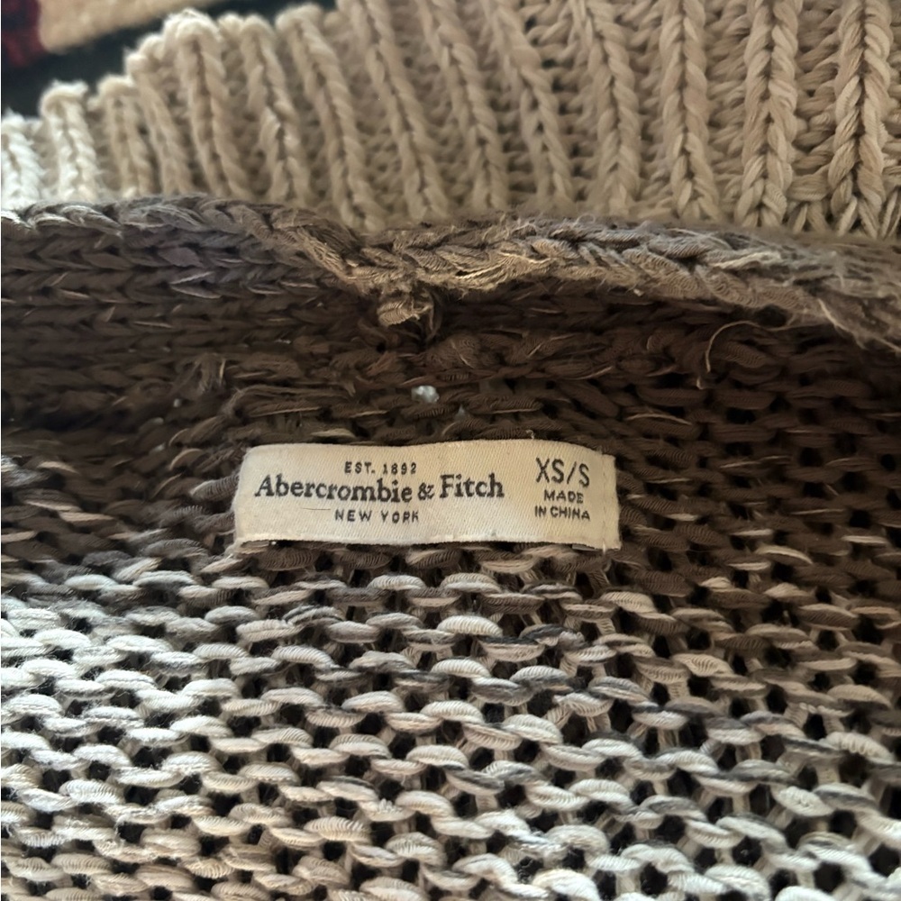 ❤️HOST PICK❤️Abercrombie & Fitch Cream and Brown Cardigan Sweater - Picture 4 of 4